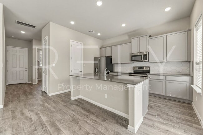 Building Photo - 1015 Vista View Dr