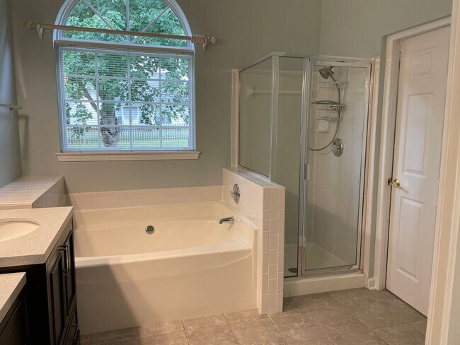 Building Photo - Three Bedroom Ranch Home With Deeded Boat ...