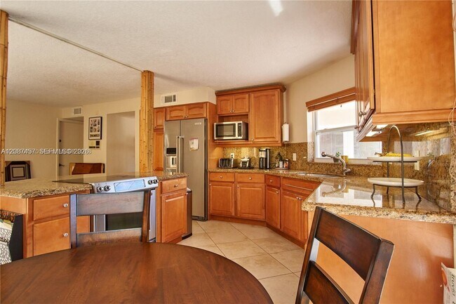 Building Photo - 11724 SW 92nd Ln