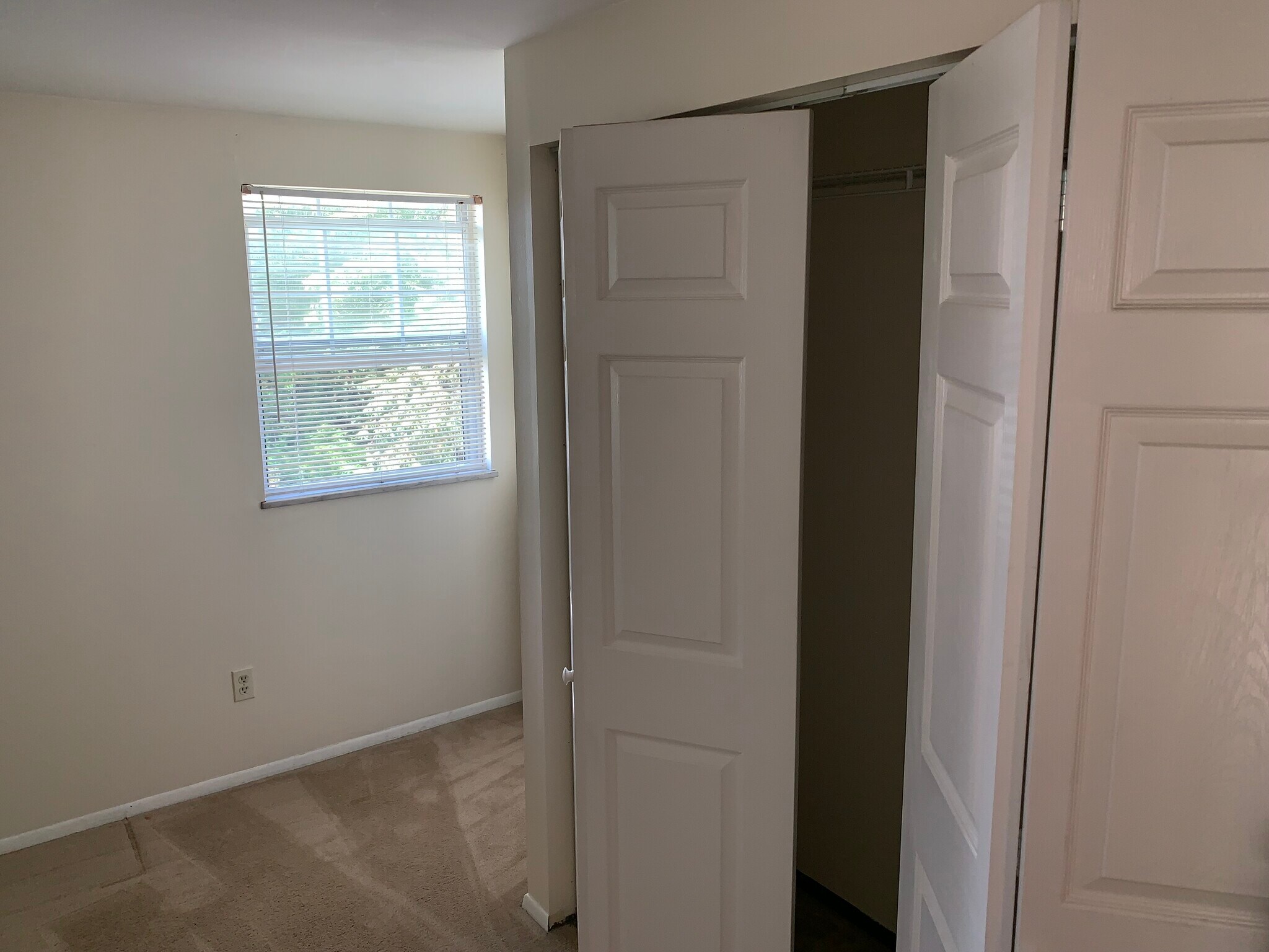 Building Photo - 4304 Royalview Dr