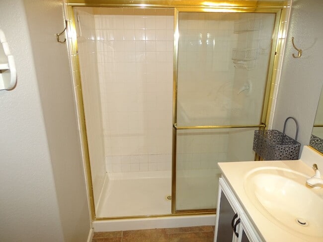 Building Photo - Beautiful One Story 2 Bedroom Townhome Wit...