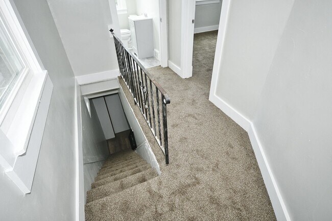 Building Photo - Bright 2-Bedroom Home in Rankin - Section ...