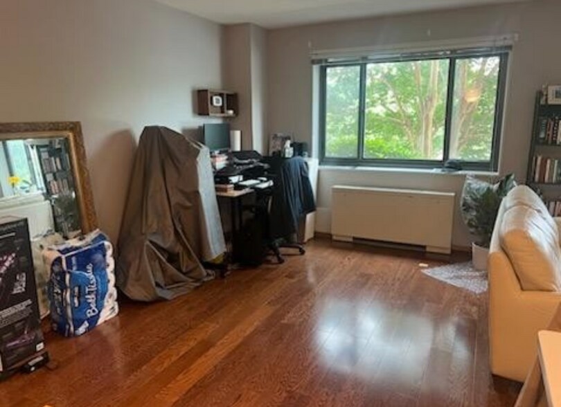 Open Dining Area - 1300 S Arlington Ridge Rd