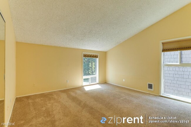 Building Photo - 2 br, 2 bath Condo - 13680 NE 69th St, Red...