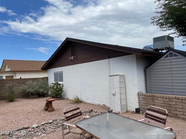 Building Photo - 8473 E Pierce St