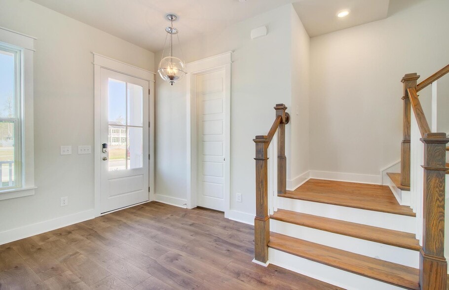 Building Photo - 302 Julian Hamlet