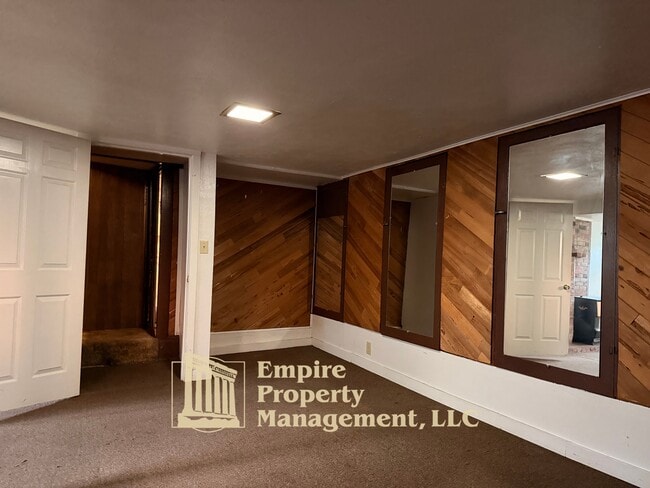 Building Photo - 537 NE Winchester St