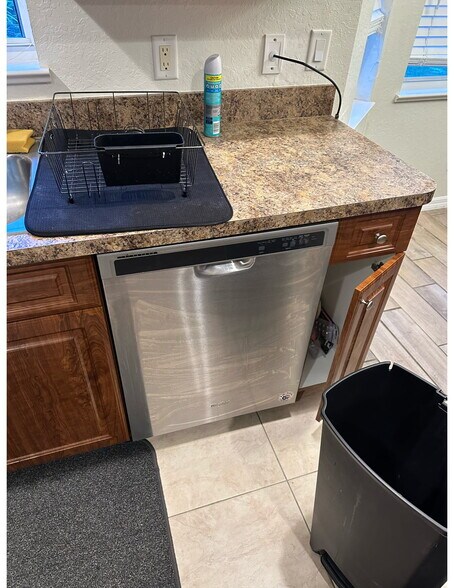 Building Photo - 221 Beech Way NW