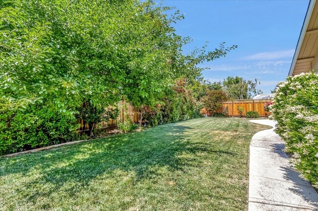 Building Photo - Available for July 1st Move In