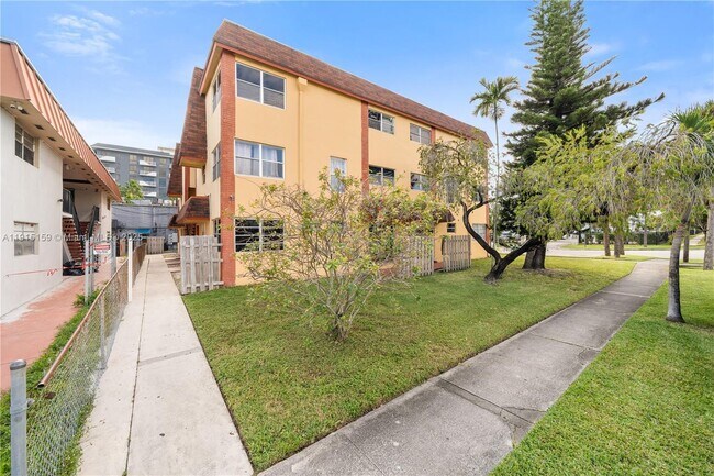 Building Photo - 2301 NE 170th St