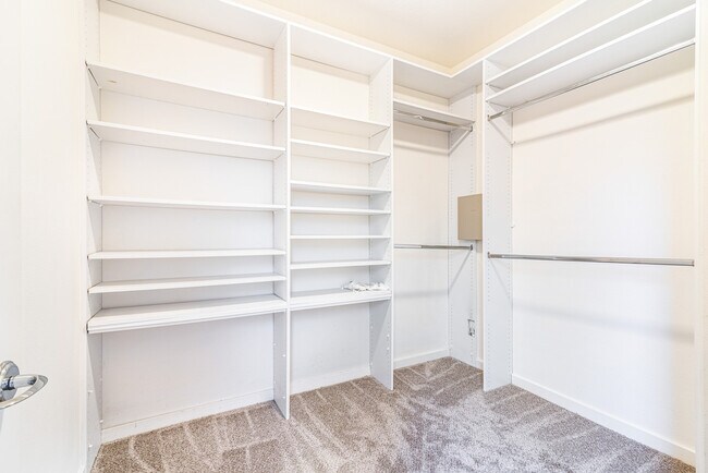 Building Photo - Private Updated 3-Bedroom 3-Bathroom Tri-L...