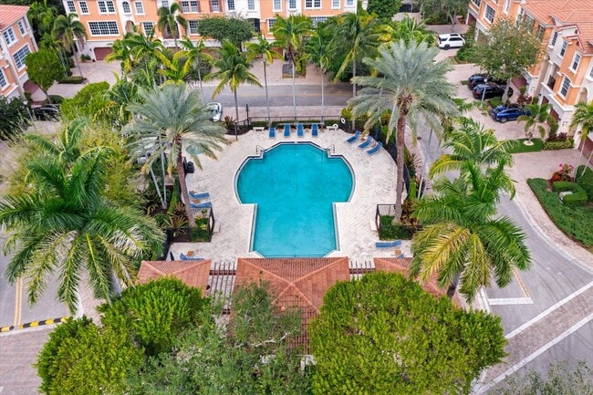 Building Photo - 604 NE Francesca Ln