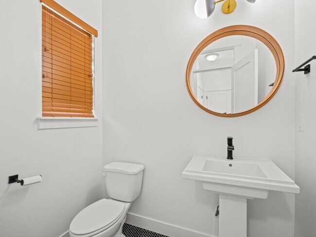 Building Photo - 5 Bed / 3.5 Bath Home in Saratoga Springs – Spacious Living Near Utah Lake