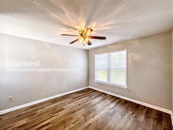 Building Photo - 5058 Pheasant Run Ln