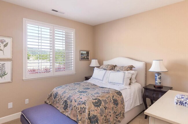 Building Photo - 2490 Muirfield Way