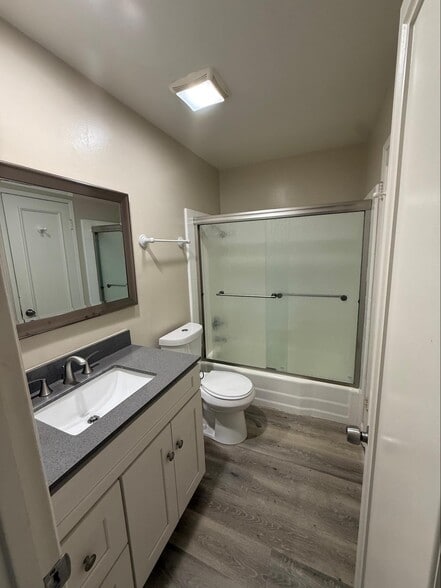 Upstairs Full Bathroom - 187 Morristown Ln