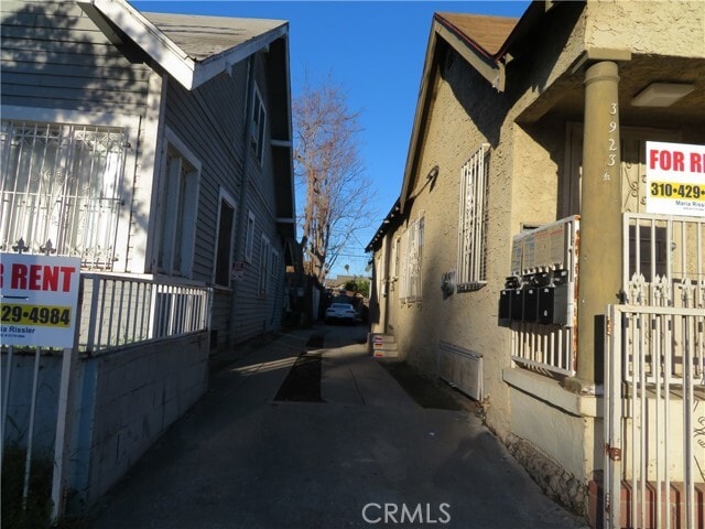 Building Photo - 3923 Normandie Ave