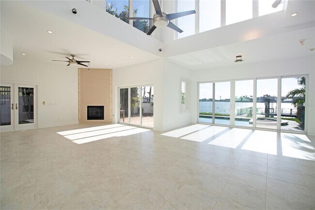 Building Photo - 17011 Dolphin Dr