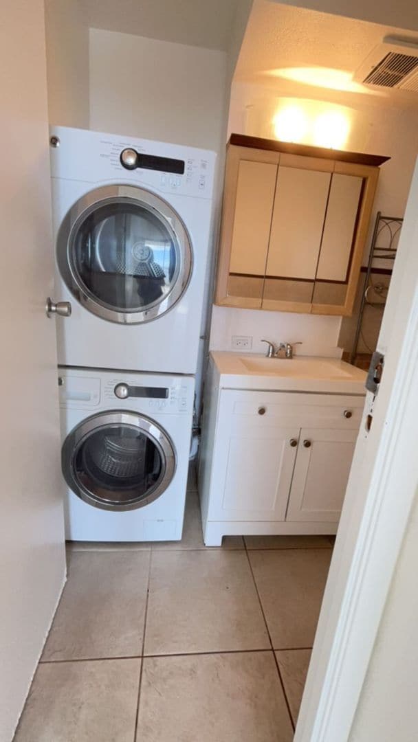 Building Photo - CONVENIENTLY LOCATED 1 BEDROOM / 1 BATH APARTMENT AVAILABLE NOW!