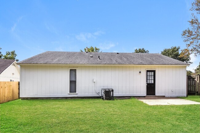 Building Photo - 3512 Chevron Cove
