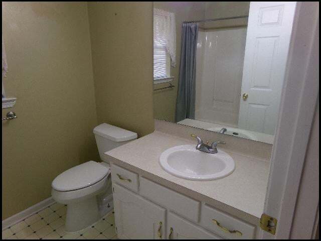Building Photo - 1024 Colonial Dr