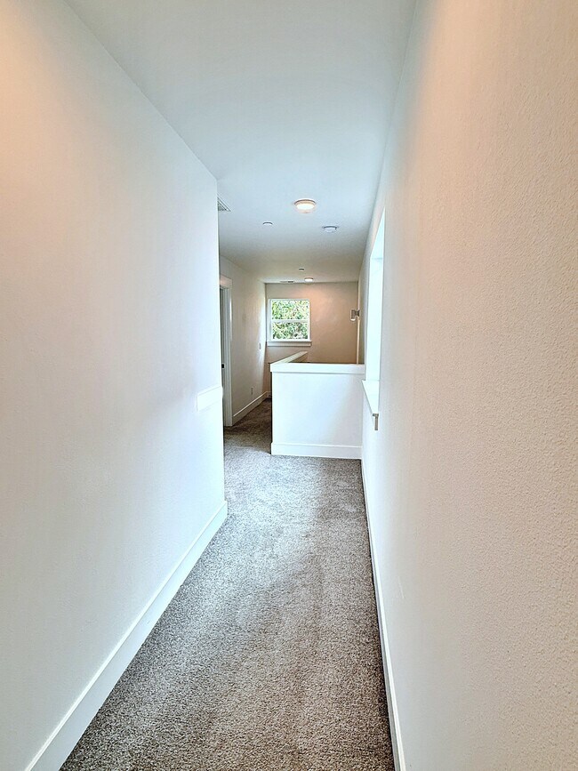 Building Photo - 4209 SE 80th Ave