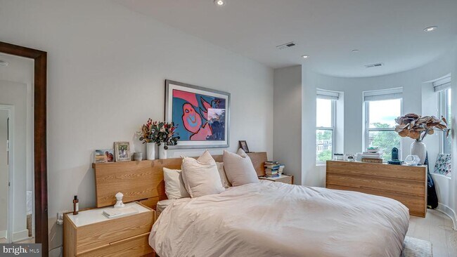 Building Photo - 2003 1st St NW