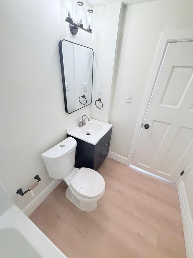 Building Photo - 2604 W 27th St