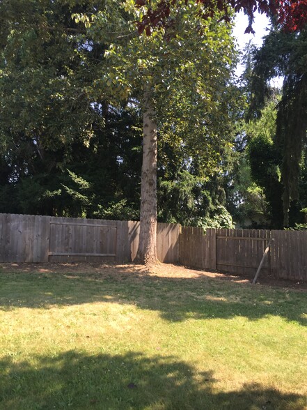 Building Photo - 4099 Scenic Dr