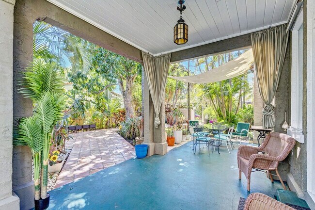 Building Photo - 521 28th St