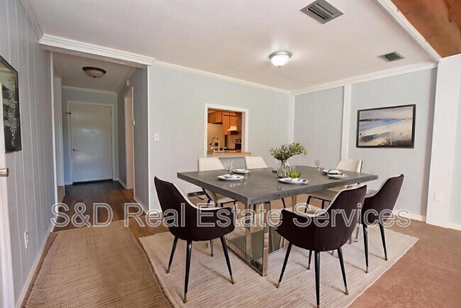 Building Photo - 2251 9th St SE