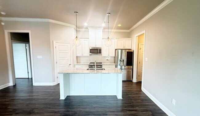 Building Photo - "Charming 3-Bed Townhouse Retreat with 2.5...