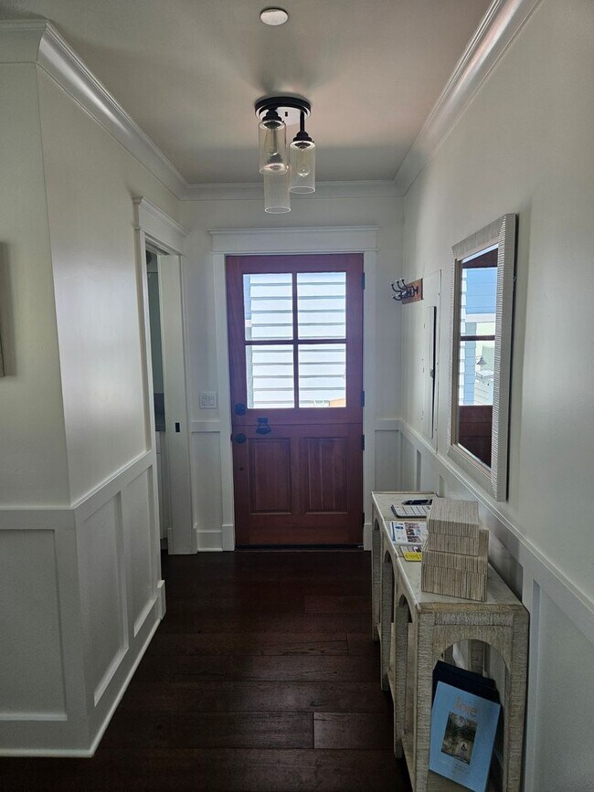 Building Photo - 3 Bedroom Plus Home with Roof Top Deck