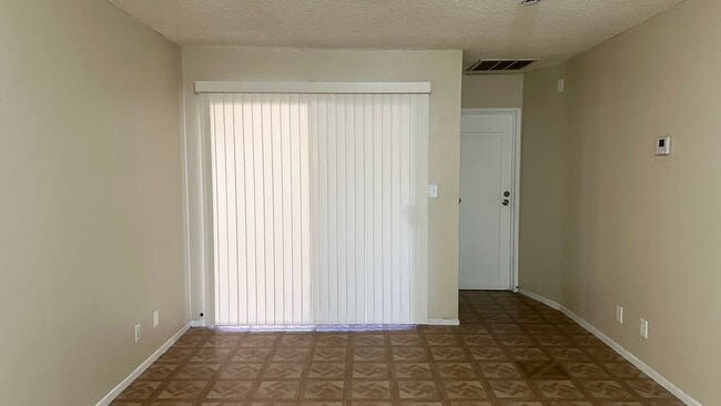 Building Photo - ONE BEDROOM ONE BATHROOM APARTMENT AVAILABLE FOR RENT !!!