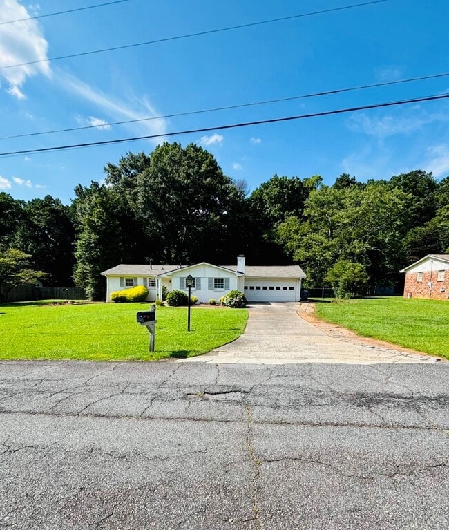 Building Photo - 571 Tonawanda Dr