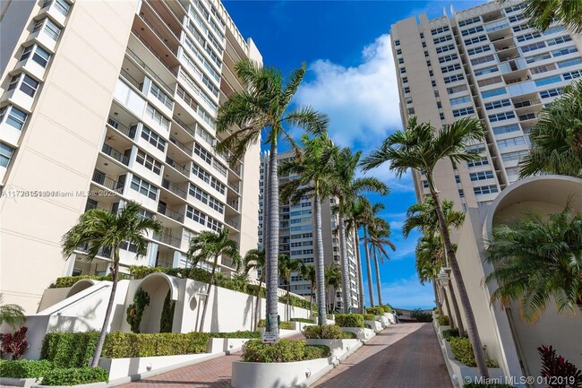 Building Photo - 1904 S Ocean Dr