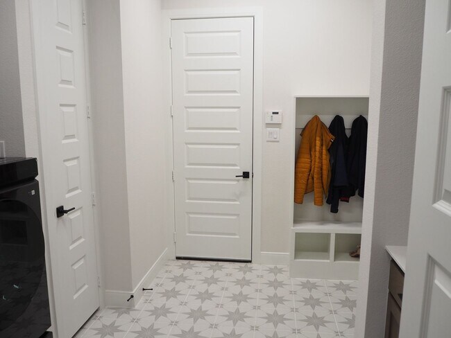 Building Photo - 4 Bed 4.5 Bath in Argyle