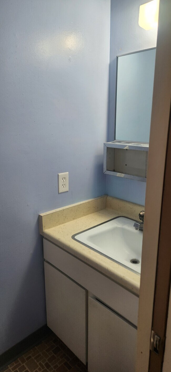 Building Photo - 3265 Gypsum Rd