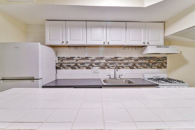 Building Photo - 821 North Carolina Ave SE