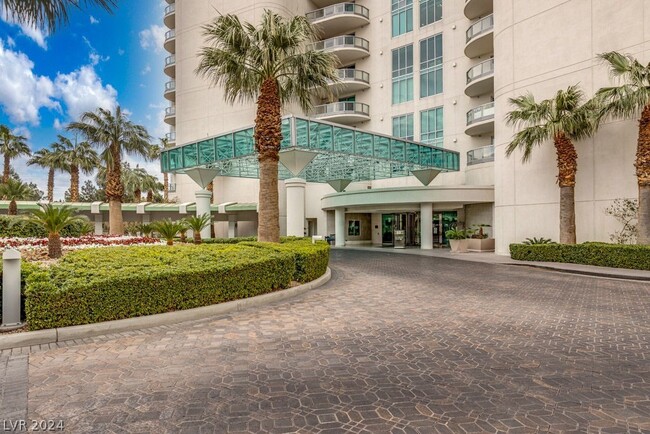 Building Photo - 322 Karen Ave