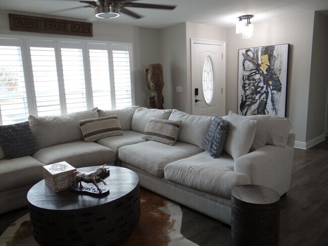 Building Photo - Charming 3-Bed, 2-Bath Pool Home in Desirable Winter Springs