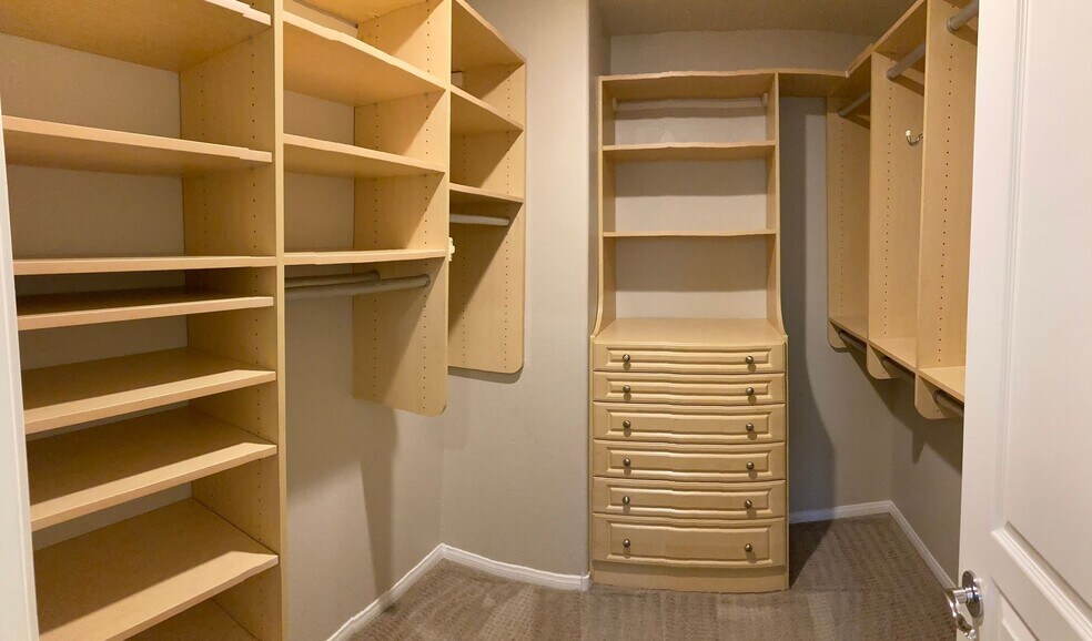 Building Photo - 656 Peachy Canyon Cir