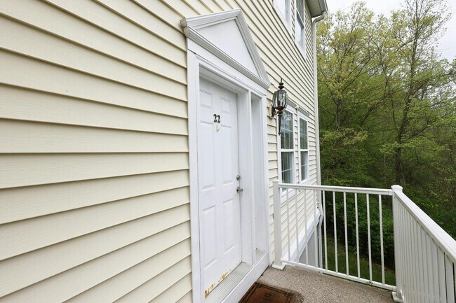 Building Photo - 633 Danbury Rd