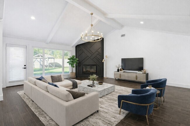 Building Photo - 2410 Del Norte St