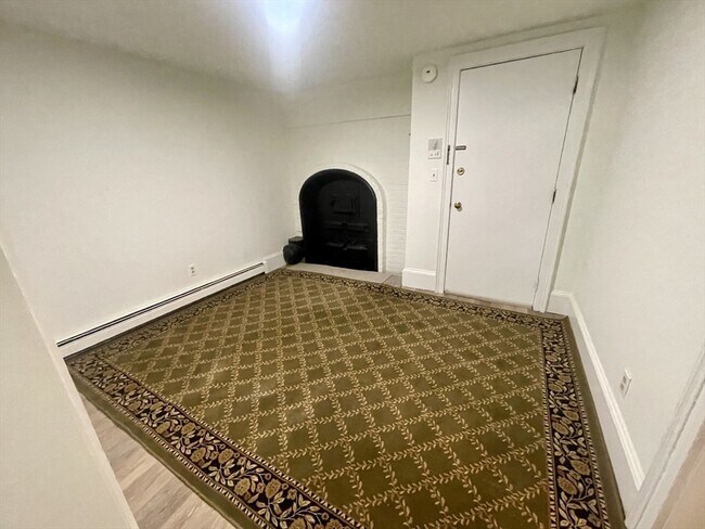 Building Photo - 130 Marlborough St