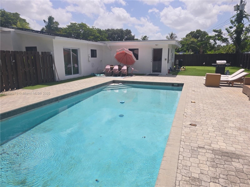 Building Photo - 305 NE 27th St