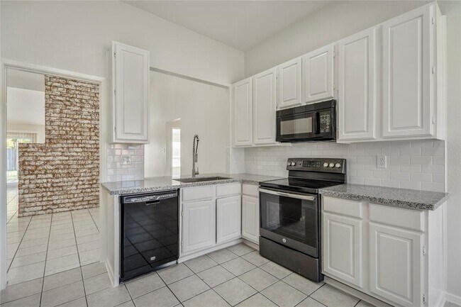 Building Photo - 11030 Hidden Bend Dr