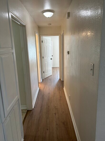 Building Photo - 317 W McLain Dr