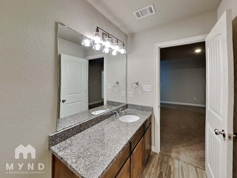 Building Photo - 801 Rolling Terrace Cir