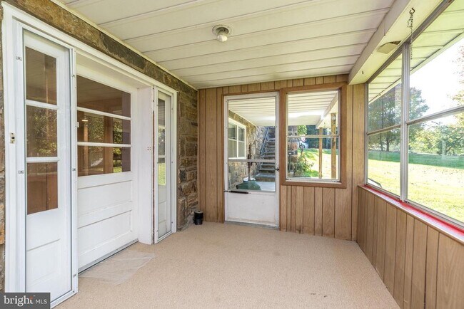 Building Photo - 932 Croton Rd